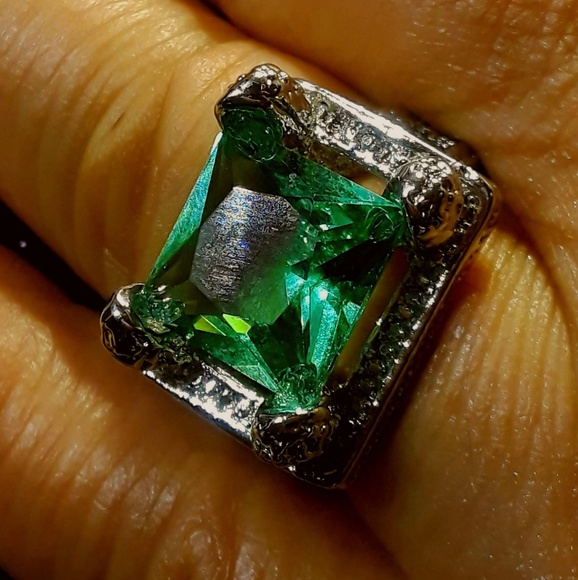 Ladies Ring size 9 - Picture 3 of 7